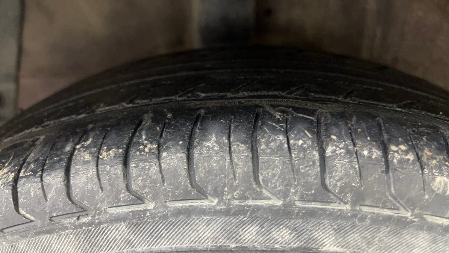 Used 2013 Hyundai Grand i10 Asta 1.2 Kappa VTVT (O) Petrol Manual tyres RIGHT REAR TYRE TREAD VIEW