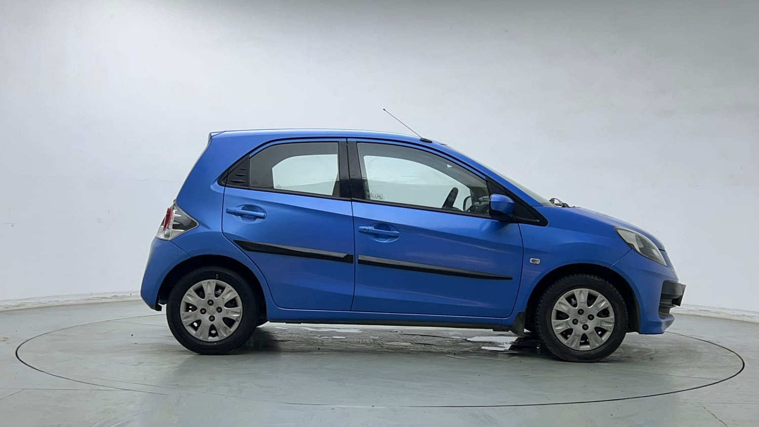 Used 2013 Honda Brio S MT Petrol Manual exterior RIGHT SIDE VIEW