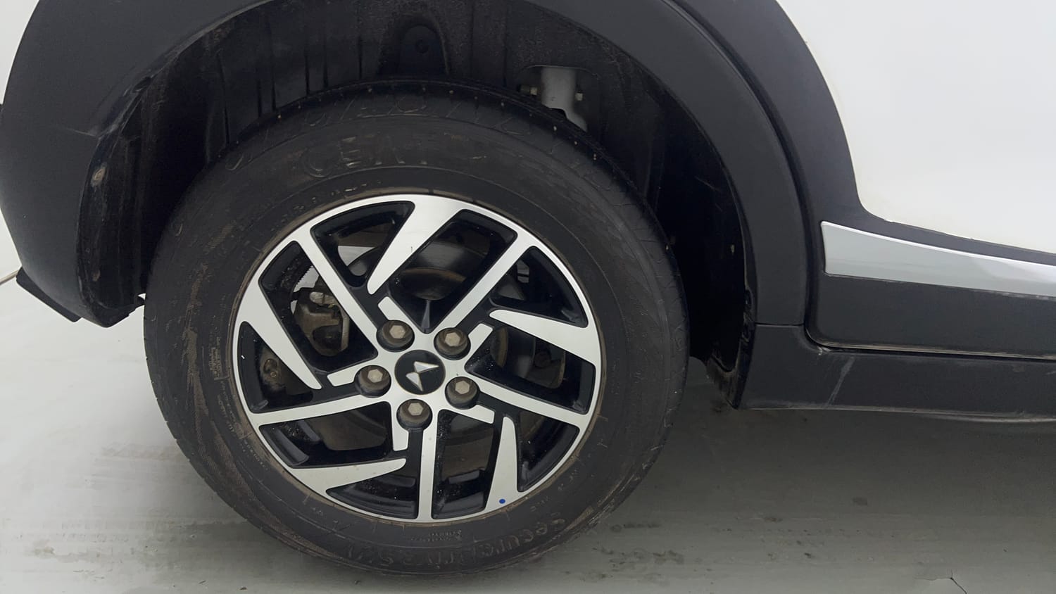 Used 2025 Mahindra XUV 3XO AX5 1.2 Petrol Petrol Manual tyres RIGHT REAR TYRE RIM VIEW