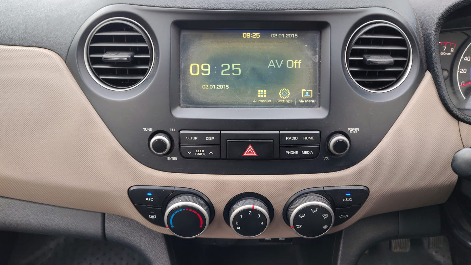 Used 2017 Hyundai Grand i10 Sportz (O) 1.2 Kappa VTVT Petrol Manual interior MUSIC SYSTEM & AC CONTROL VIEW