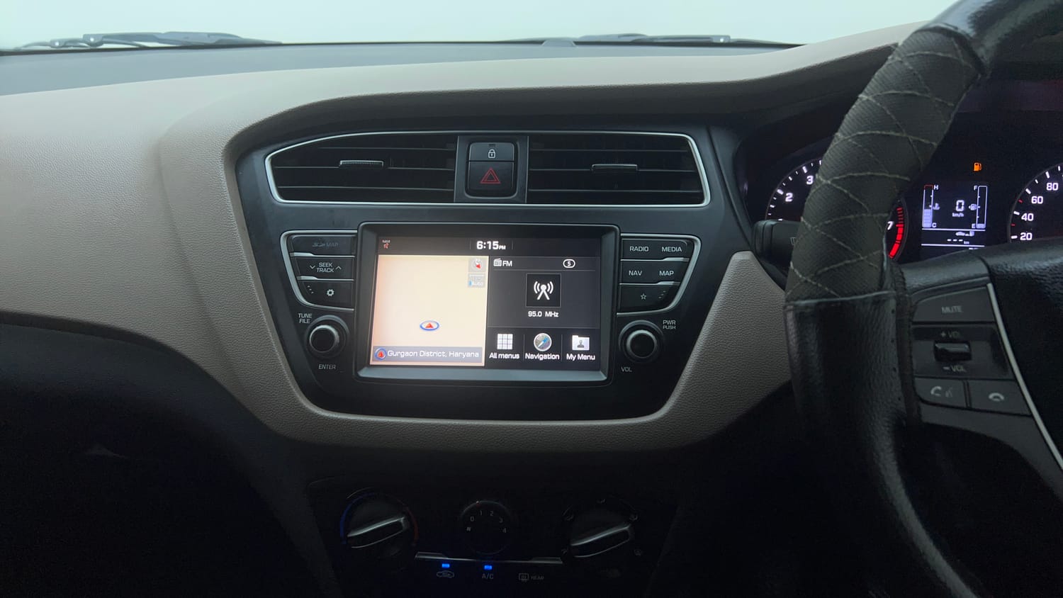 Used 2019 Hyundai Elite i20 Sportz Plus 1.2 Petrol Manual top_features Integrated (in-dash) music system