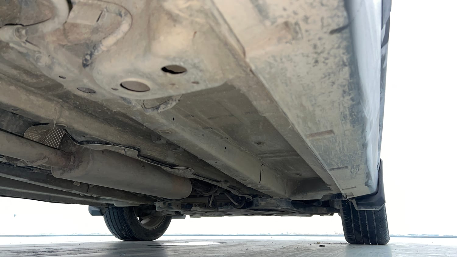 Used 2025 Mahindra XUV 3XO AX7 1.2 Petrol AT Petrol Automatic extra REAR RIGHT UNDERBODY VIEW