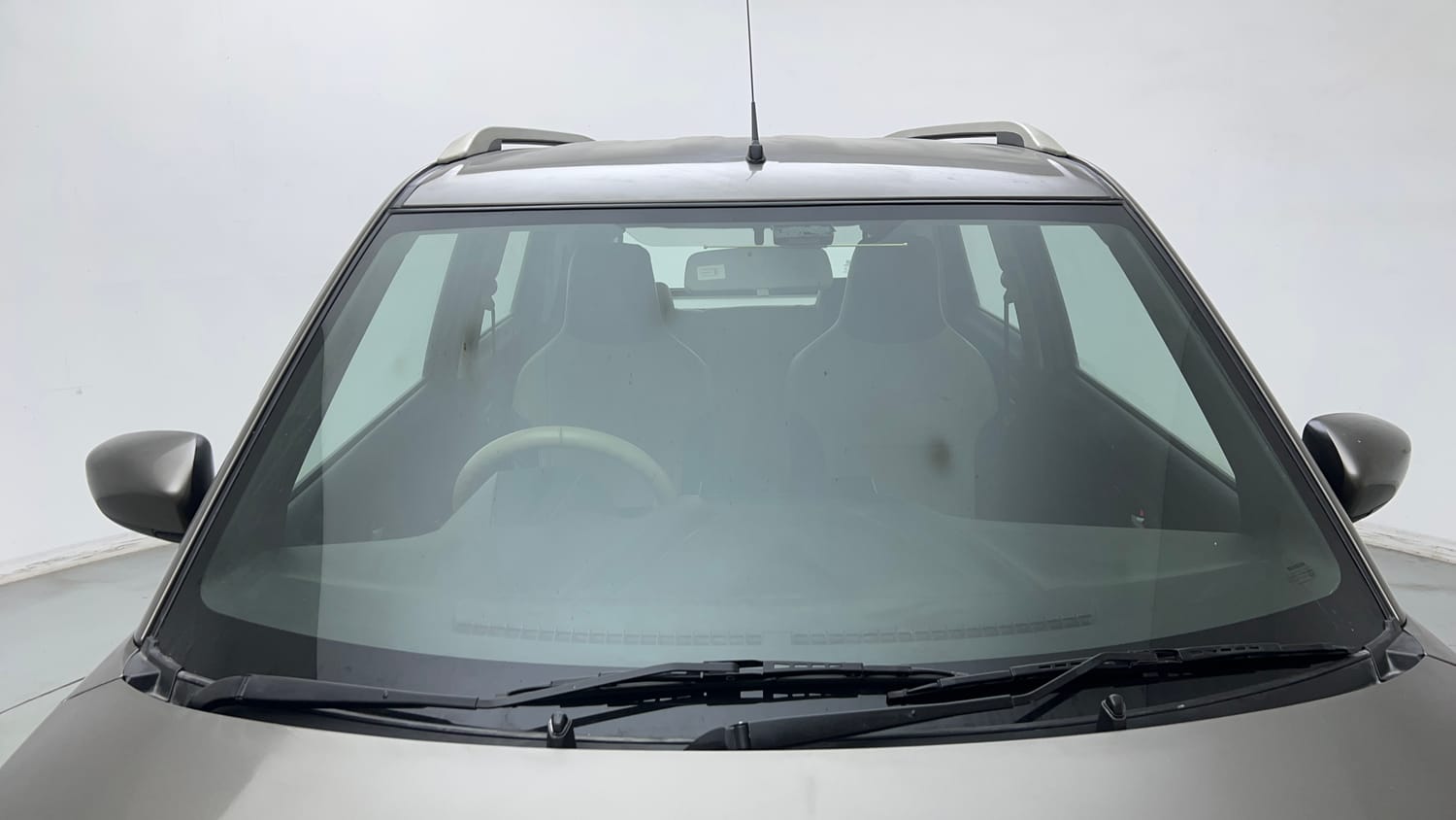 Used 2023 Maruti Suzuki Wagon R VXI 1.0 Petrol Manual exterior FRONT WINDSHIELD VIEW