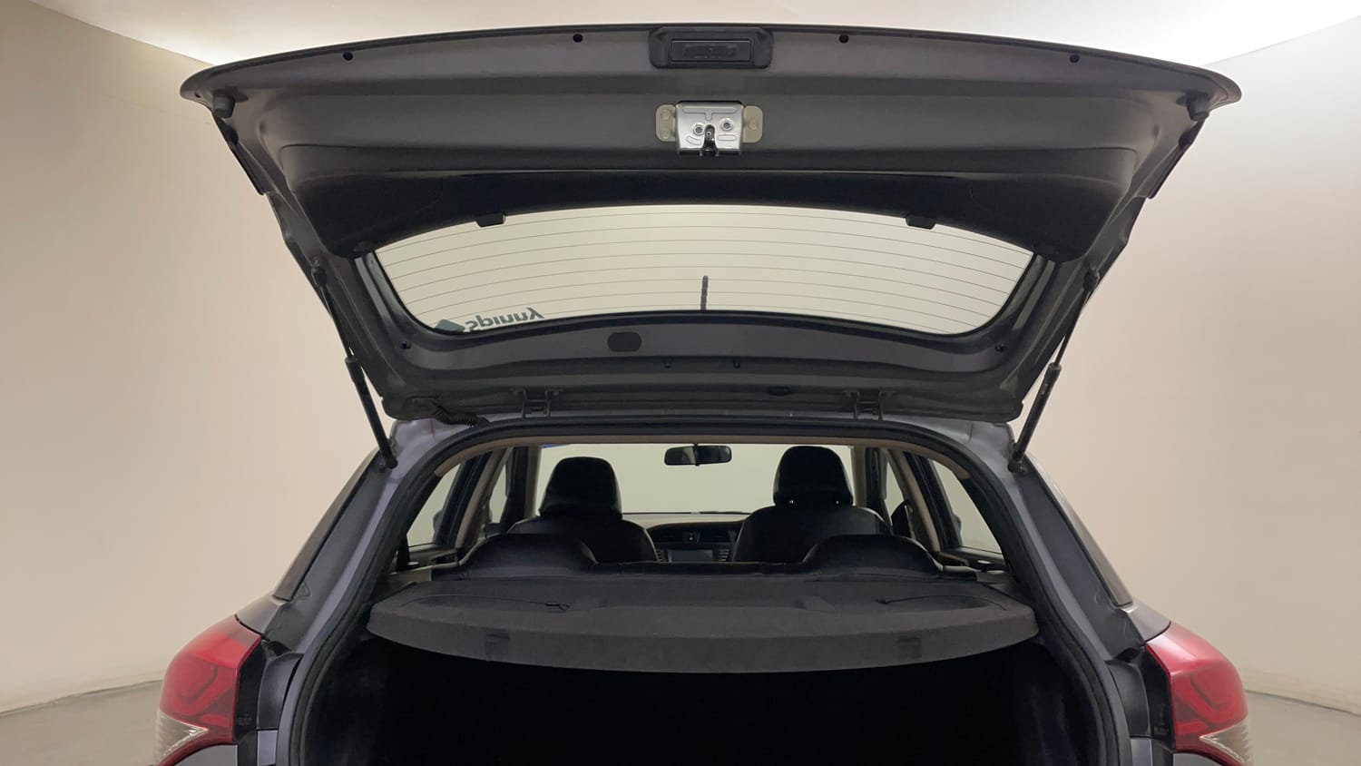 Used 2017 Hyundai Elite i20 Asta 1.2 Petrol Manual interior DICKY DOOR OPEN VIEW