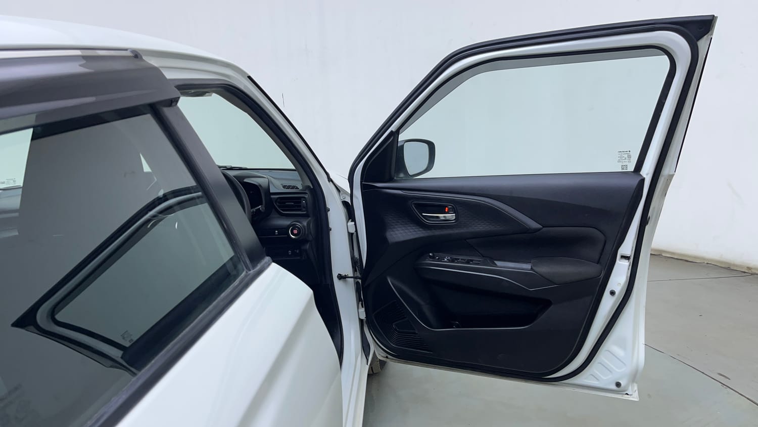 Used 2025 Maruti Suzuki Swift VXi (O) AMT Petrol Automatic interior RIGHT FRONT DOOR OPEN VIEW