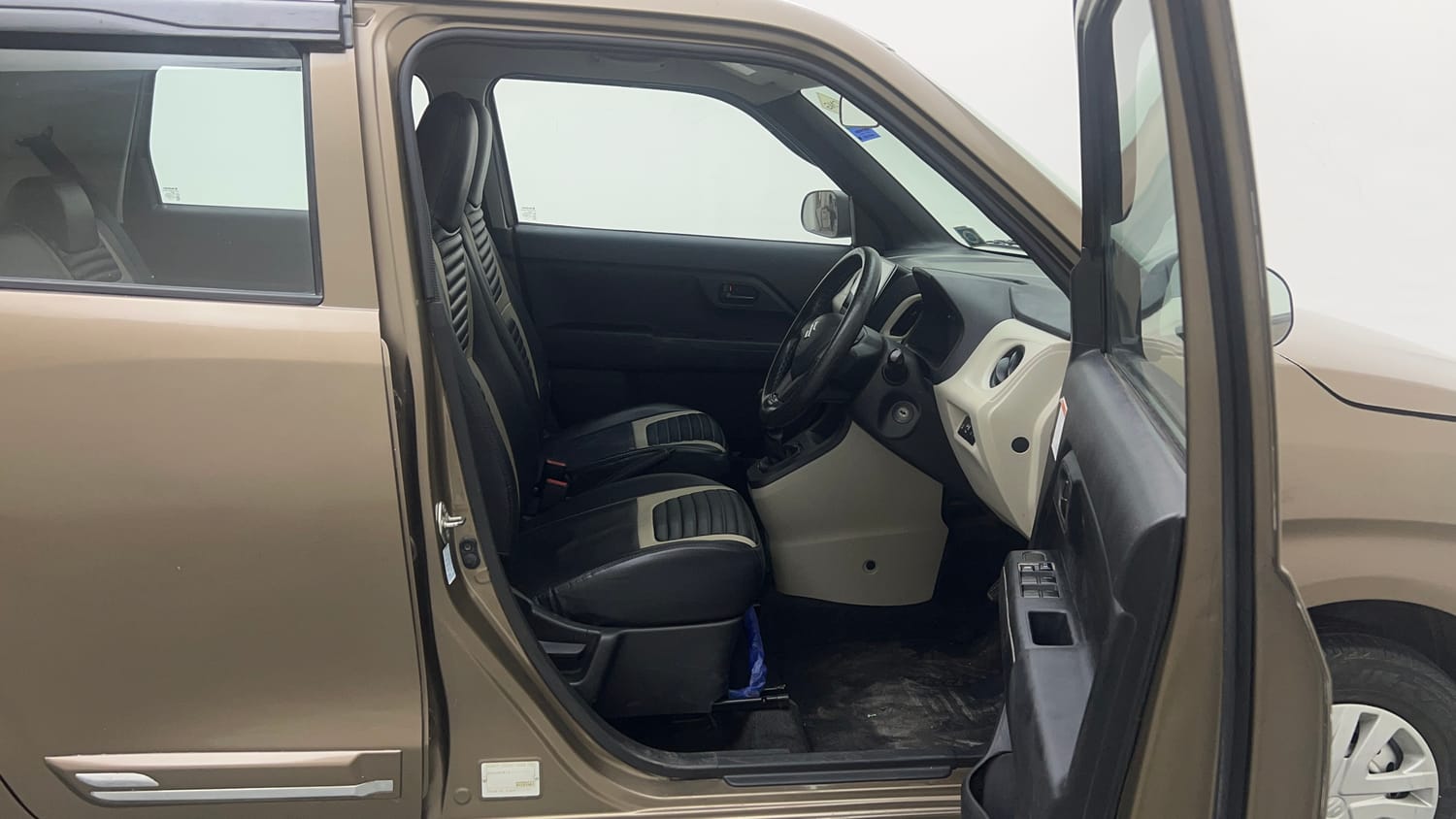 Used 2022 Maruti Suzuki Wagon R LXI 1.0 CNG Cng Manual interior RIGHT SIDE FRONT DOOR CABIN VIEW