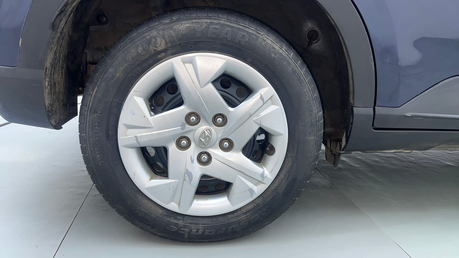 Used 2019 Hyundai Venue S 1.2 Petrol Petrol Manual tyres RIGHT REAR TYRE RIM VIEW