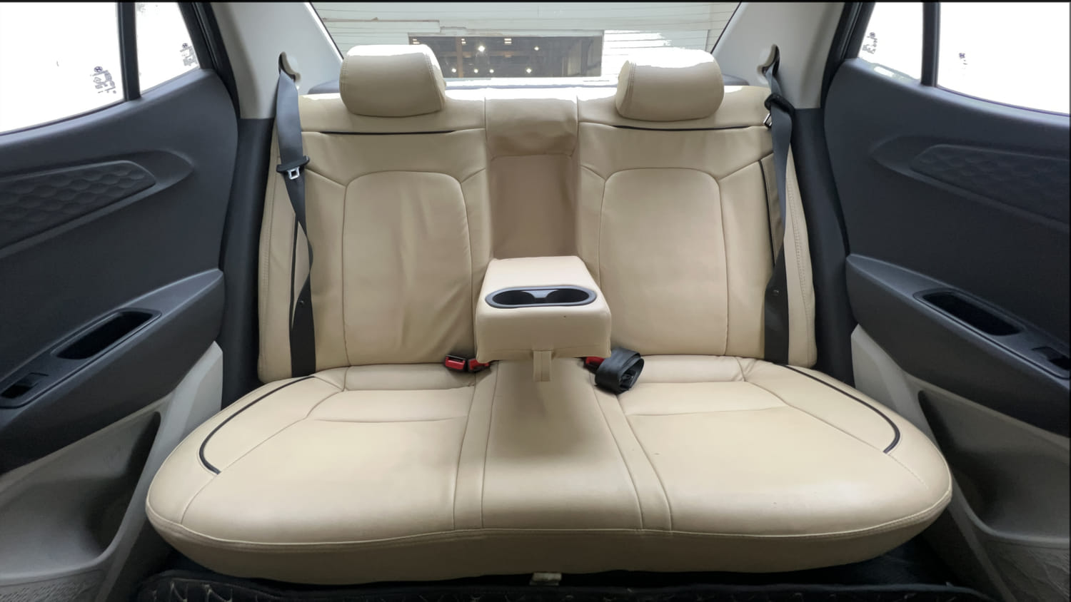 Used 2020 Hyundai Aura SX 1.2 (O) Petrol Petrol Manual interior REAR SEAT CONDITION VIEW