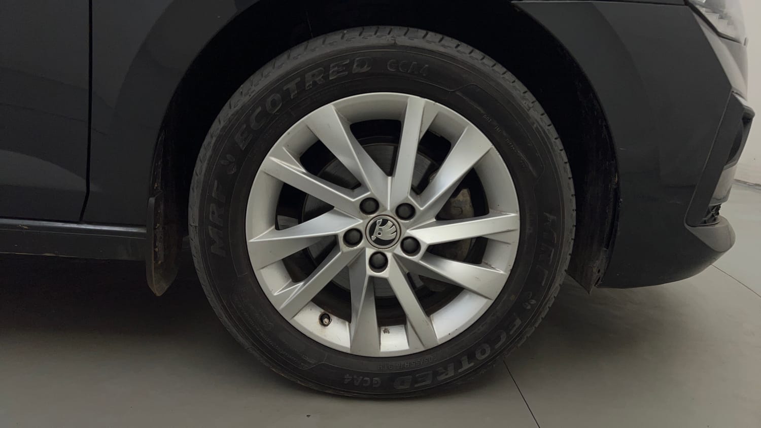 Used 2024 Skoda Slavia Ambition 1.0L TSI MT Petrol Manual tyres RIGHT FRONT TYRE RIM VIEW