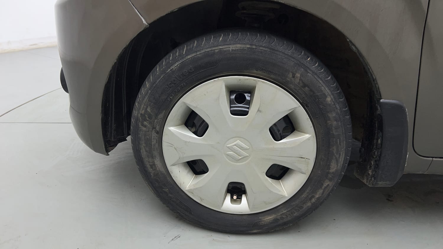 Used 2023 Maruti Suzuki Wagon R VXI 1.0 Petrol Manual tyres LEFT FRONT TYRE RIM VIEW