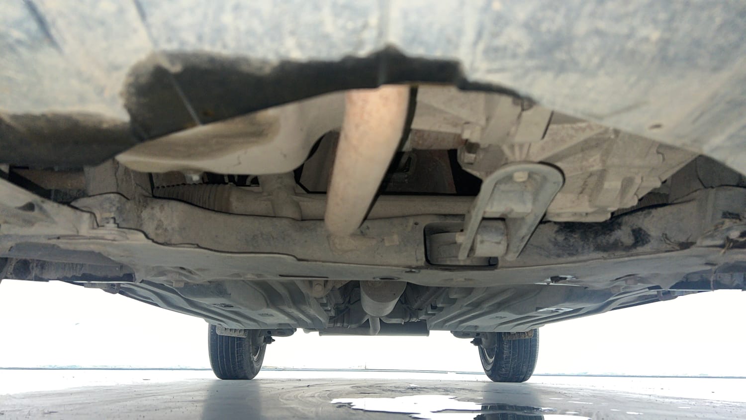 Used 2022 Maruti Suzuki Brezza Zxi Plus Dual Tone Petrol Manual extra FRONT LEFT UNDERBODY VIEW