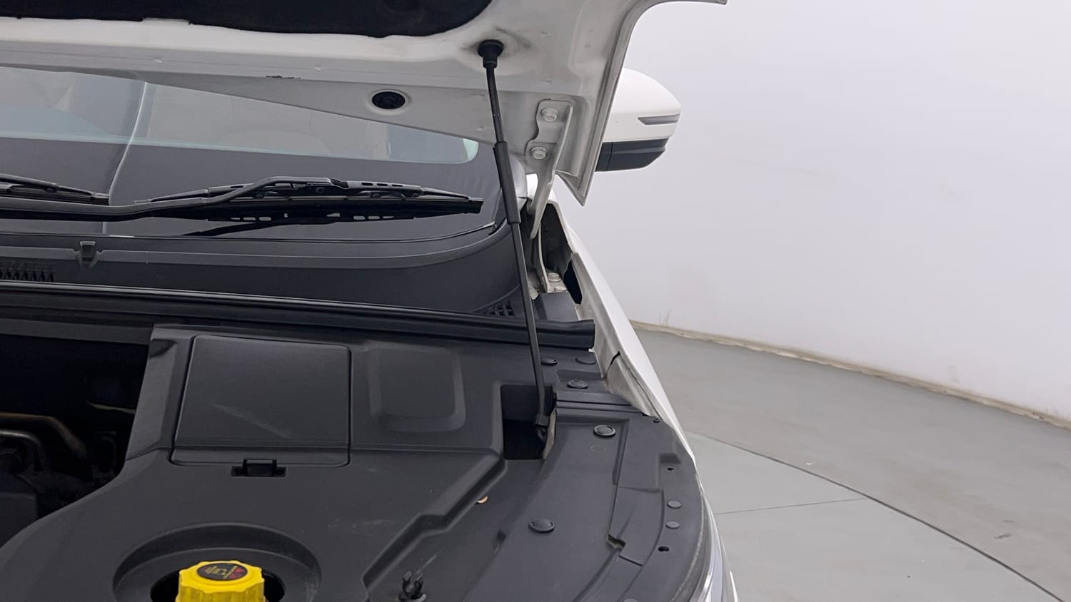 Used 2021 MG Motors Hector Plus Sharp 2.0 Diesel Turbo MT 6-STR Diesel Manual engine ENGINE LEFT SIDE HINGE & APRON VIEW
