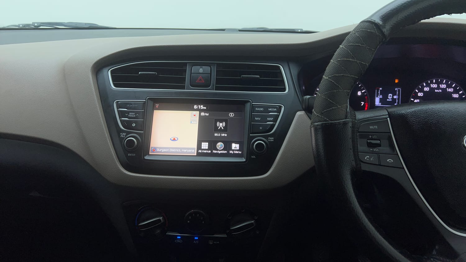 Used 2019 Hyundai Elite i20 Sportz Plus 1.2 Petrol Manual top_features Touch screen infotainment system