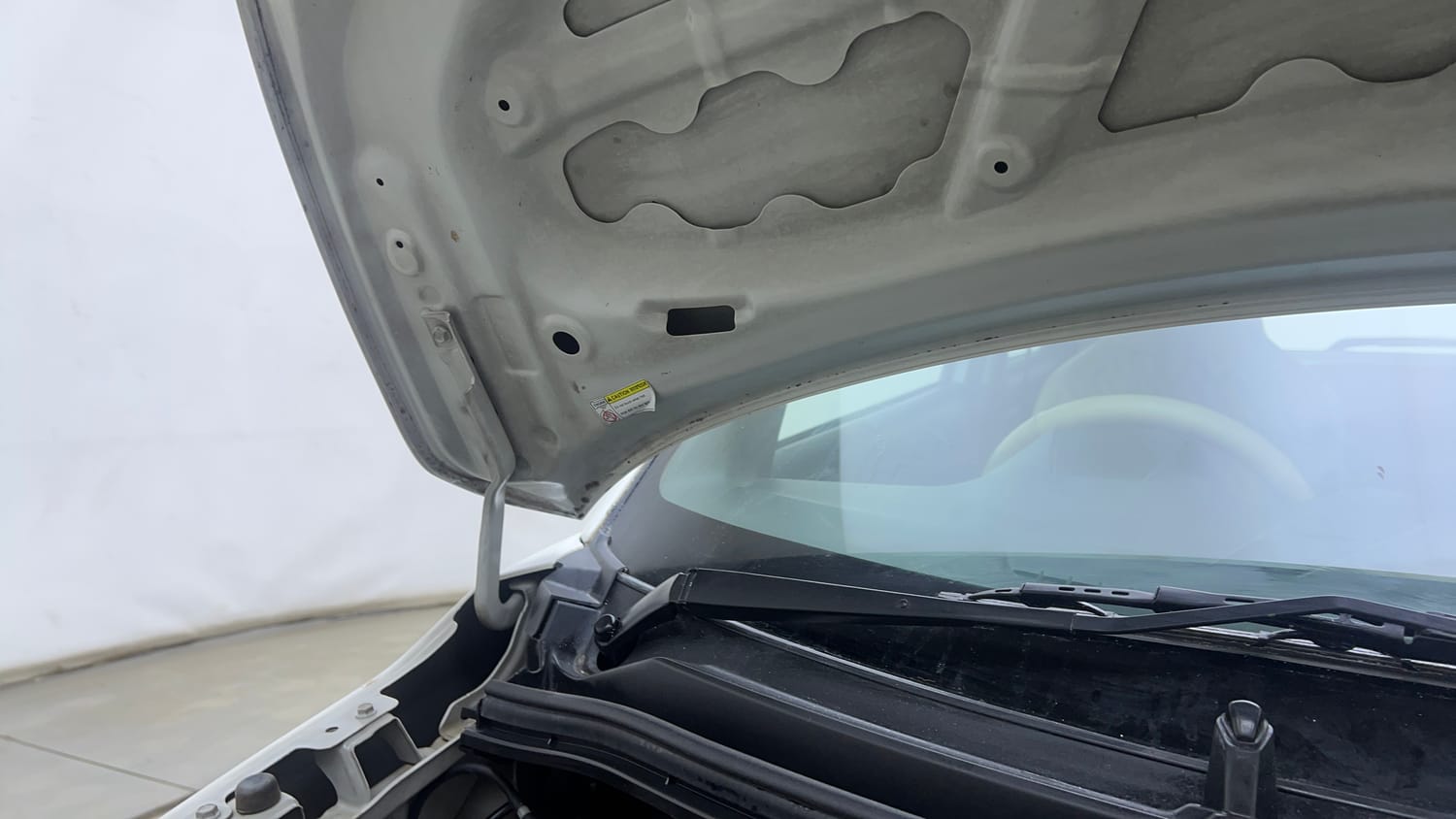Used 2020 Maruti Suzuki Wagon R ZXi 1.2 Petrol Manual engine ENGINE RIGHT SIDE HINGE & APRON VIEW