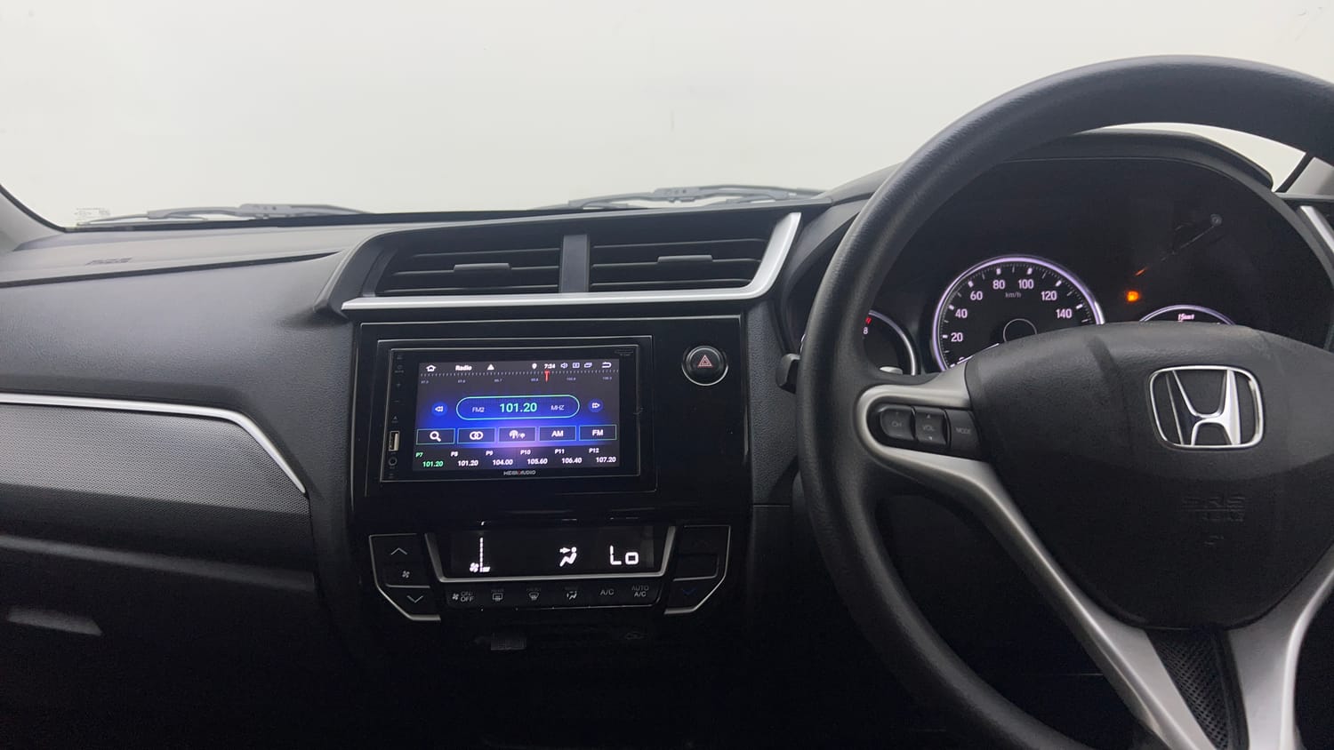 Used 2018 Honda BR-V V CVT Petrol Petrol Automatic interior MUSIC SYSTEM & AC CONTROL VIEW