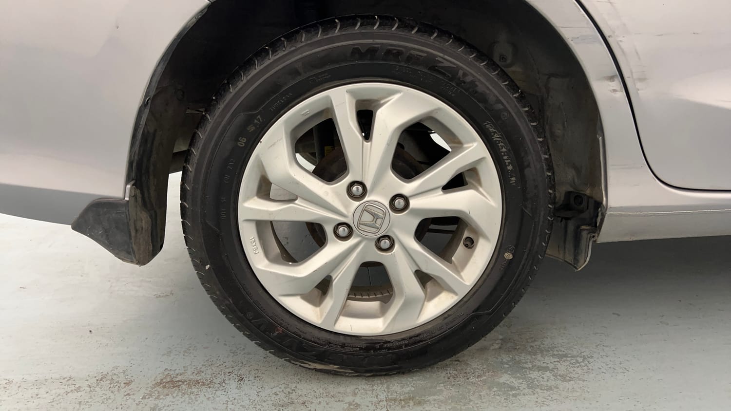 Used 2021 Honda Amaze 1.2 V MT Petrol Petrol Manual tyres RIGHT REAR TYRE RIM VIEW