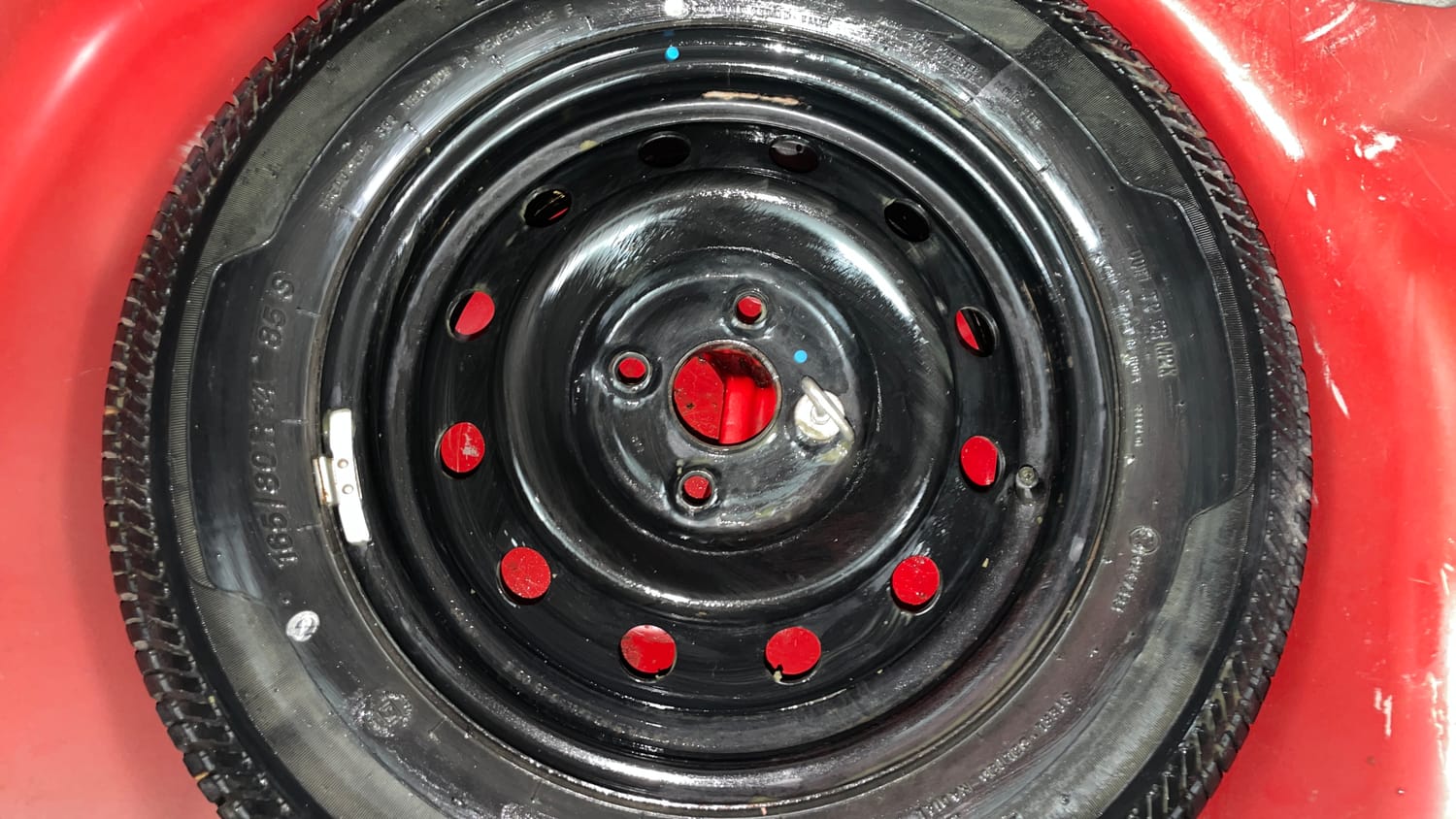 Used 2015 Maruti Suzuki Swift VXi Petrol Manual tyres SPARE TYRE VIEW