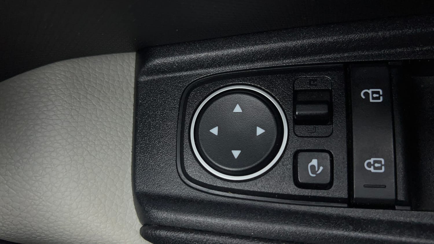 Used 2023 Kia Sonet HTX 1.0 DCT Petrol Automatic top_features Cruise control