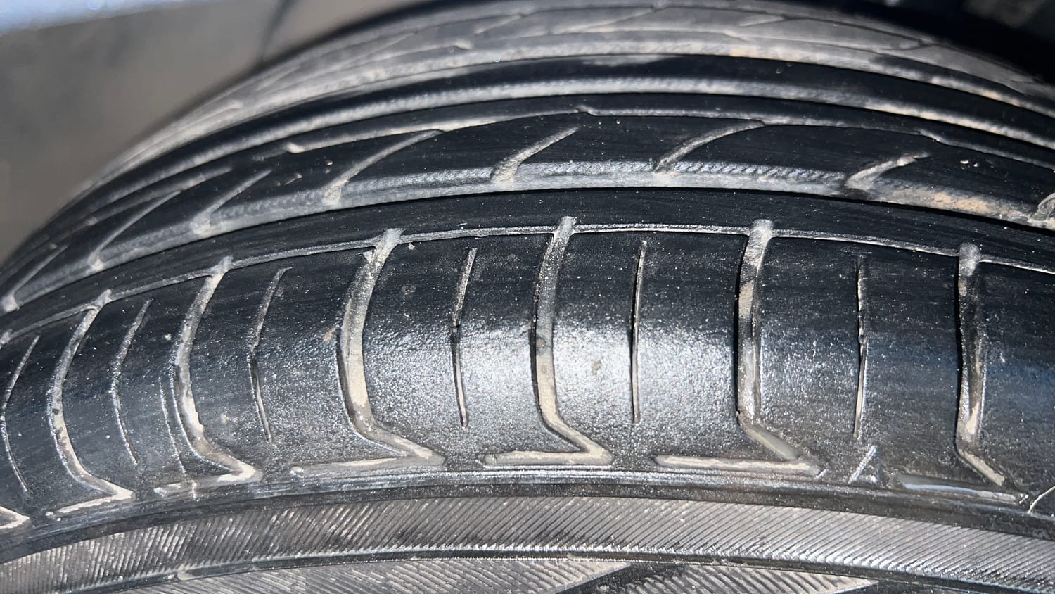 Used 2018 Ford Figo Aspire Titanium 1.2 Ti-VCT Petrol Manual tyres LEFT FRONT TYRE TREAD VIEW
