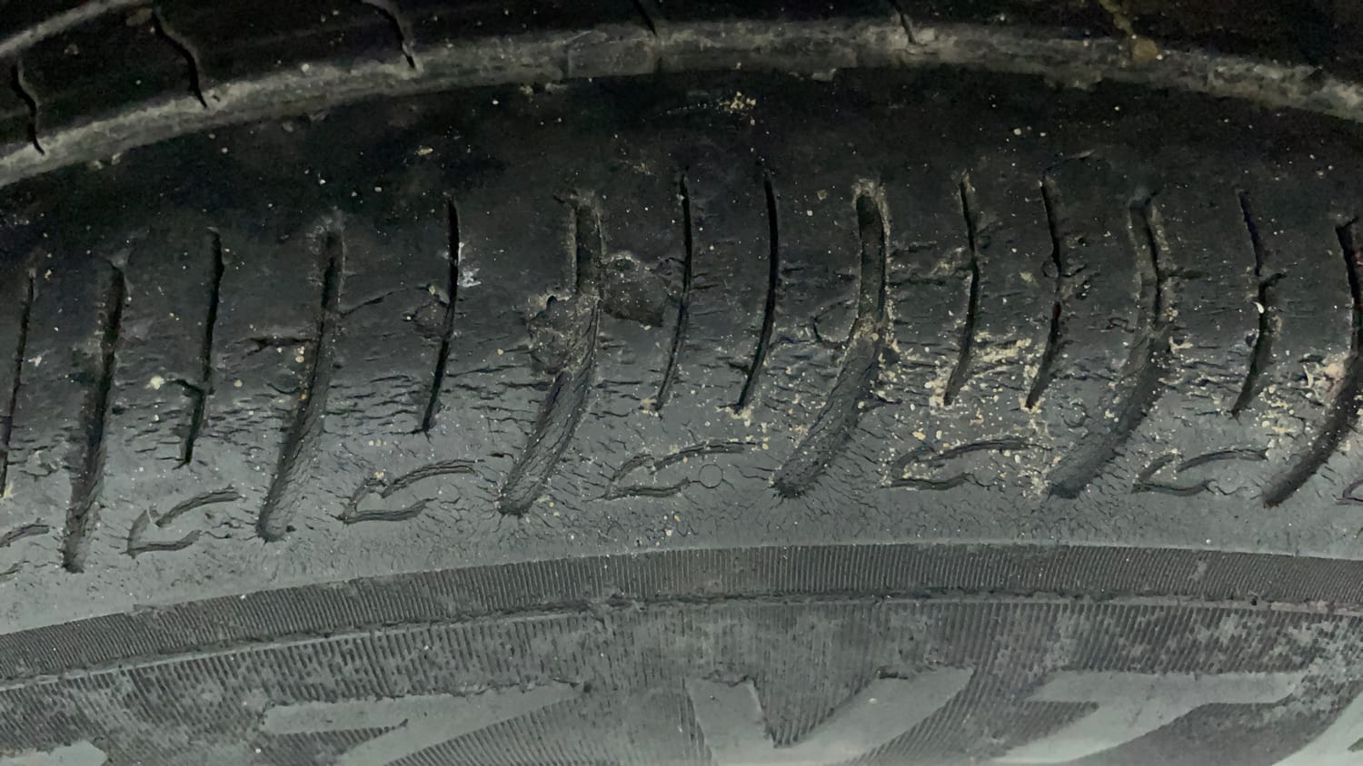 Used 2019 Maruti Suzuki Baleno Delta MT Petrol Manual tyres LEFT FRONT TYRE TREAD VIEW