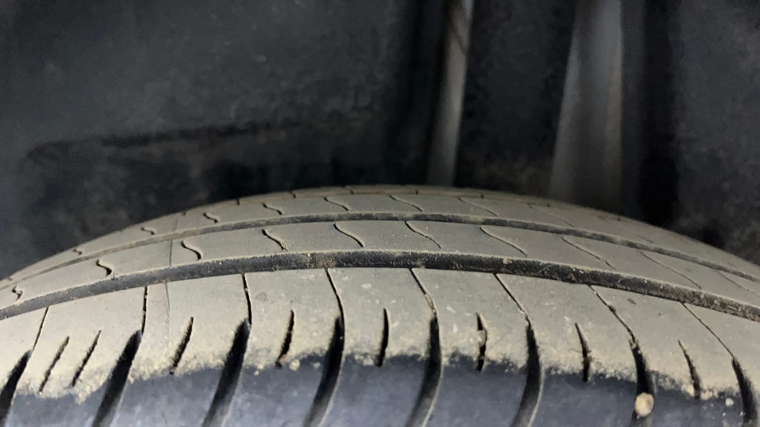 Used 2025 Maruti Suzuki Swift VXi (O) AMT Petrol Automatic tyres LEFT REAR TYRE TREAD VIEW