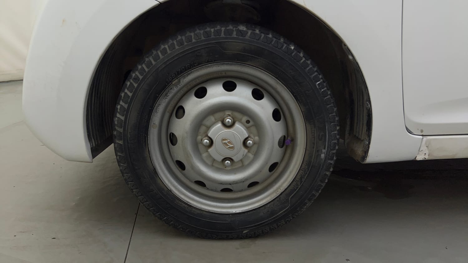 Used 2018 Hyundai Eon Era + Petrol Manual tyres LEFT FRONT TYRE RIM VIEW