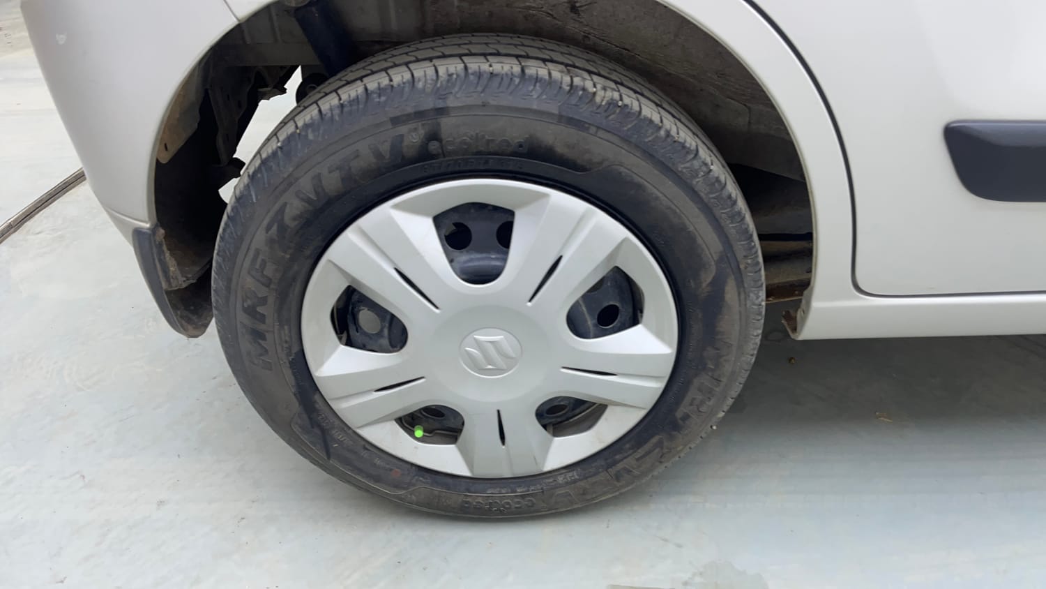 Used 2019 Maruti Suzuki Wagon R 1.0 VXI AMT (O) Petrol Automatic tyres RIGHT REAR TYRE RIM VIEW