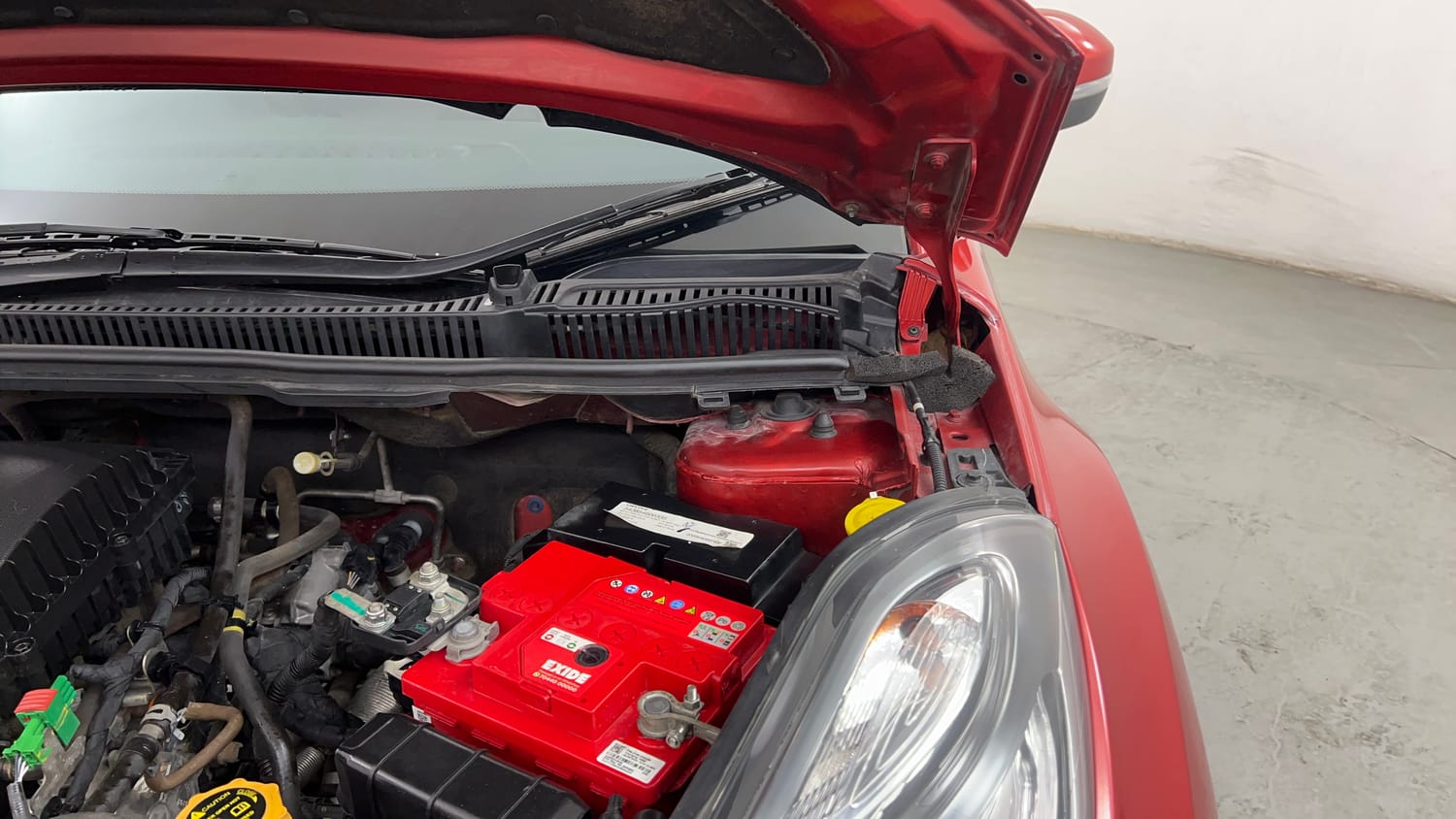 Used 2018 Tata Nexon XZA Plus Petrol Petrol Automatic engine ENGINE LEFT SIDE HINGE & APRON VIEW