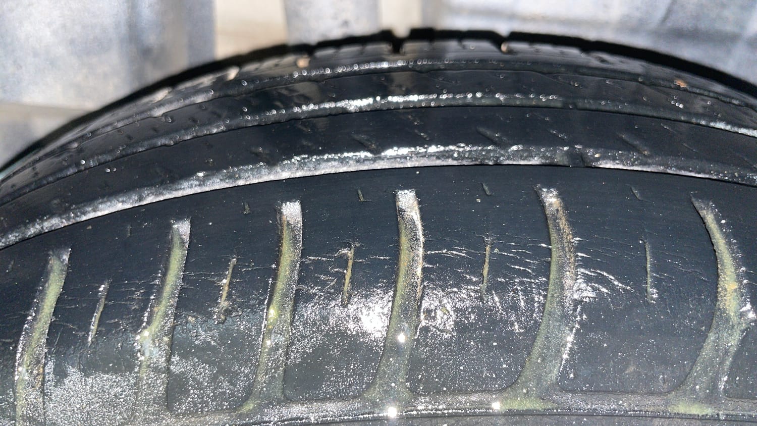 Used 2019 Maruti Suzuki Dzire VXi AMT Petrol Automatic tyres RIGHT REAR TYRE TREAD VIEW