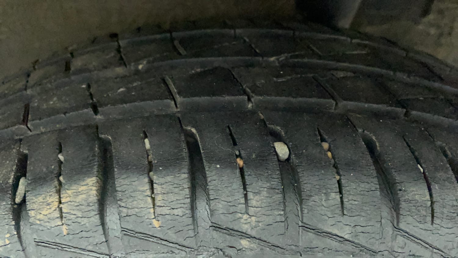 Used 2023 Renault Kwid RXT 1.0 AMT Petrol Automatic tyres LEFT REAR TYRE TREAD VIEW