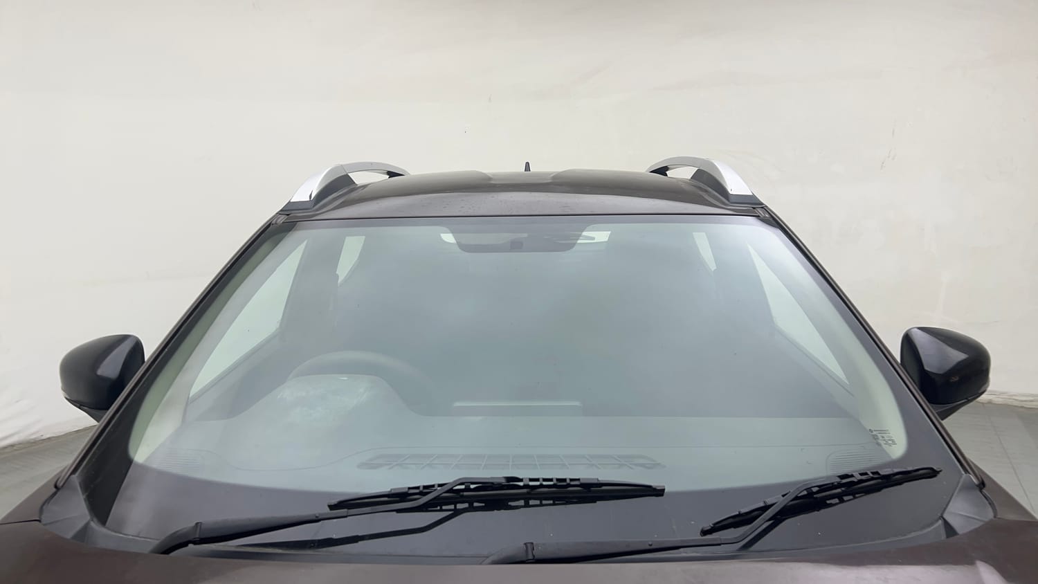 Used 2021 Renault Kiger RXT 1.0 Turbo MT Petrol Manual exterior FRONT WINDSHIELD VIEW