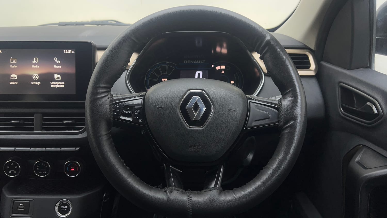 Used 2021 Renault Kiger RXT 1.0 Turbo MT Petrol Manual interior STEERING VIEW
