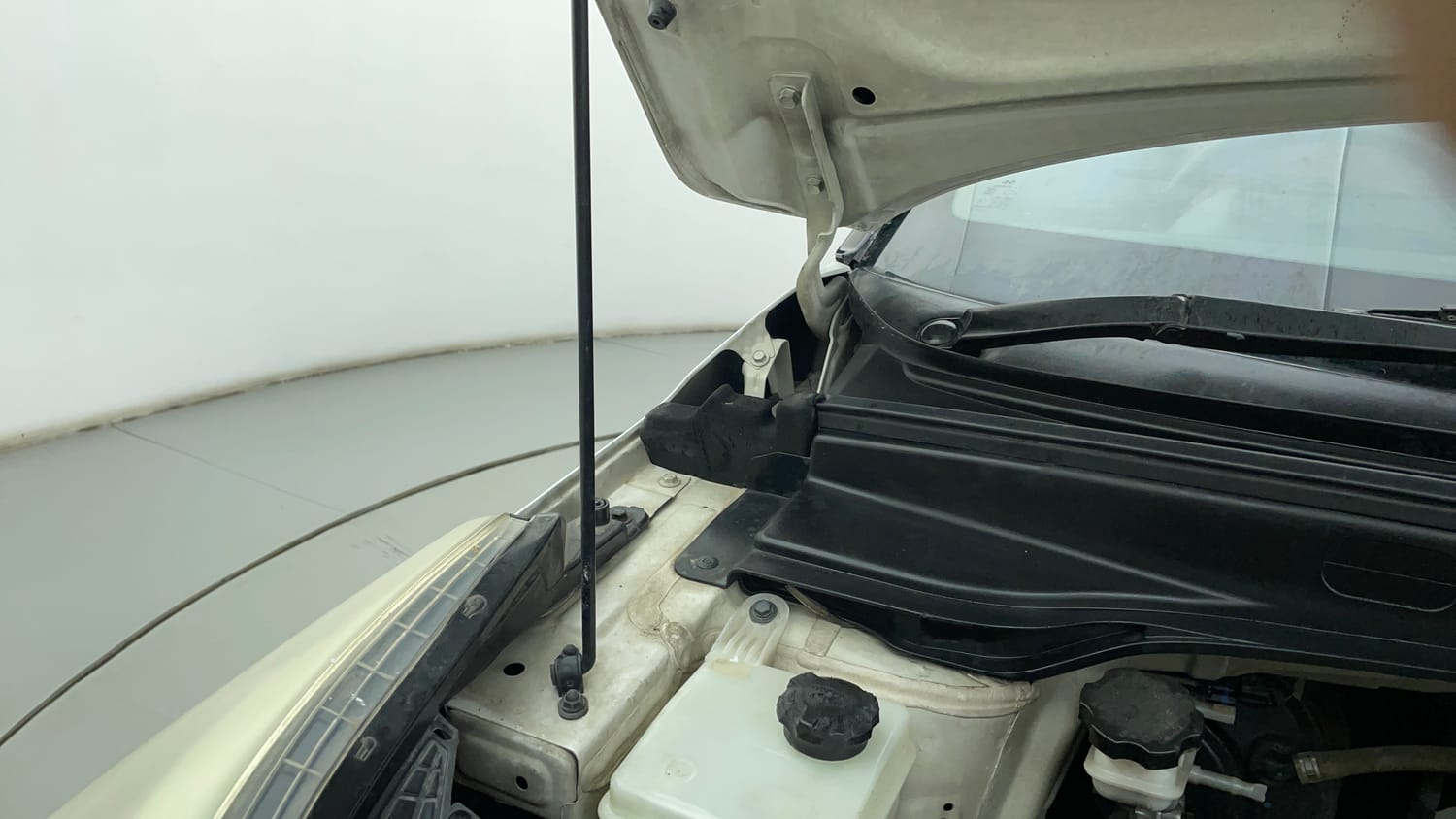 Used 2018 Hyundai Creta SX Plus 1.6 AT CRDI Diesel Automatic engine ENGINE RIGHT SIDE HINGE & APRON VIEW