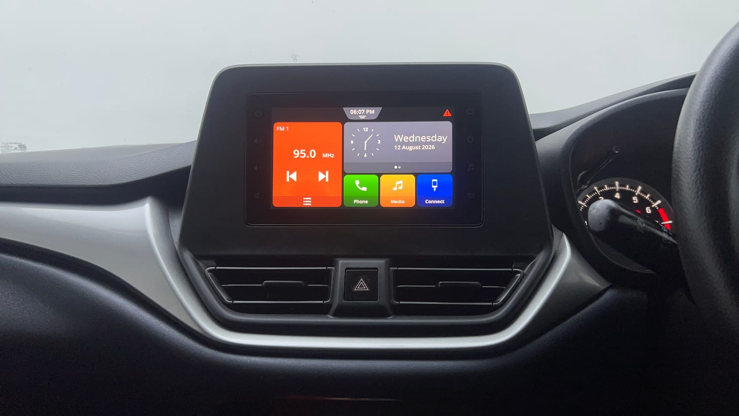 Used 2022 Maruti Suzuki Baleno Delta MT Petrol Manual top_features Touch screen infotainment system