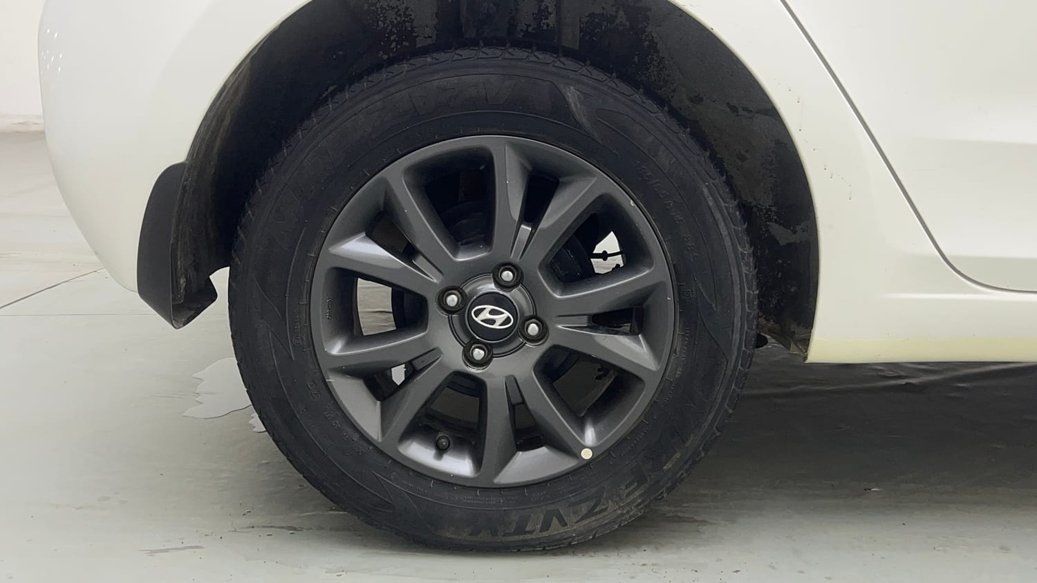 Used 2019 Hyundai Elite i20 Sportz Plus 1.2 Petrol Manual tyres RIGHT REAR TYRE RIM VIEW
