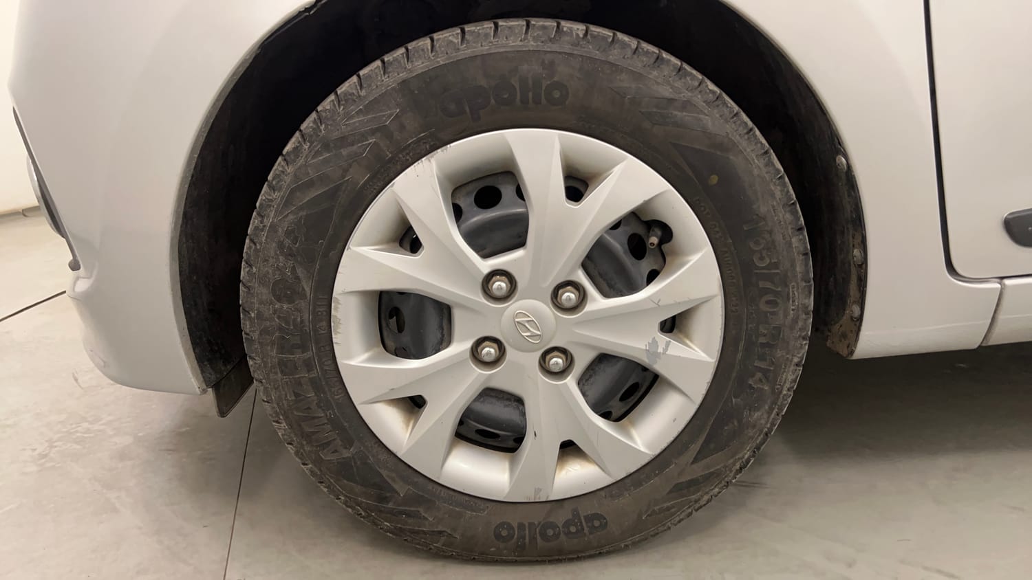 Used 2014 Hyundai Grand i10 Sportz 1.2 Kappa VTVT Petrol Manual tyres LEFT FRONT TYRE RIM VIEW