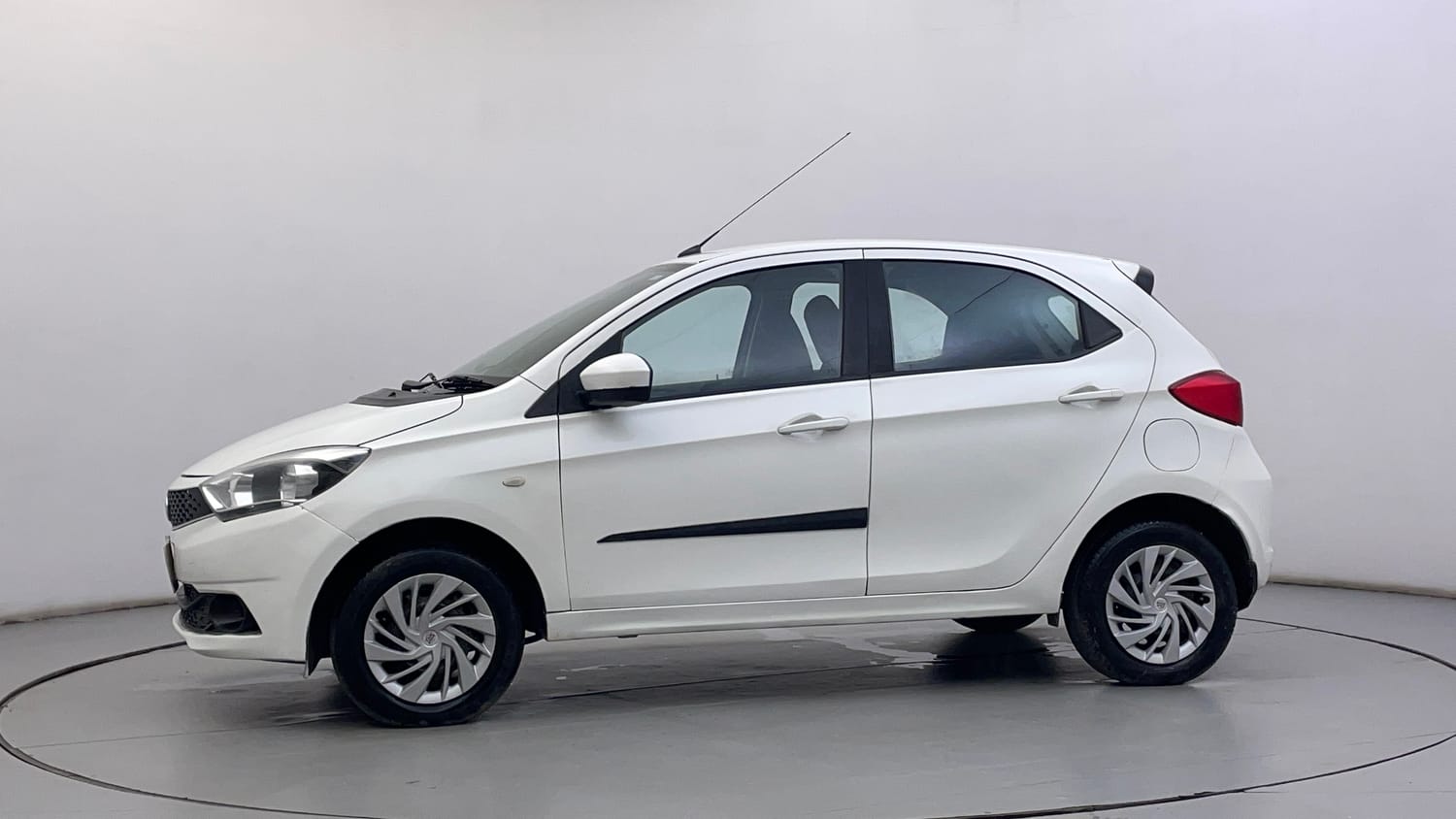 Used 2016 Tata Tiago Revotron XT Petrol Manual exterior LEFT SIDE VIEW