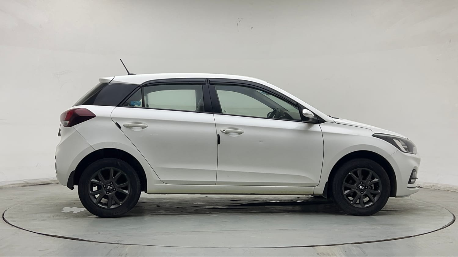 Used 2019 Hyundai Elite i20 Sportz Plus 1.2 Petrol Manual exterior RIGHT SIDE VIEW