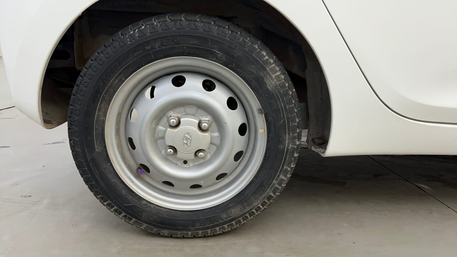 Used 2018 Hyundai Eon Era + Petrol Manual tyres RIGHT REAR TYRE RIM VIEW