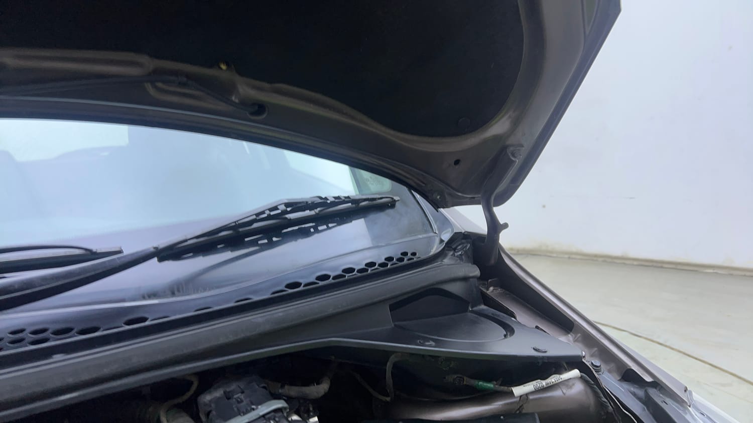 Used 2018 Tata Tiago Revotron XZA Petrol Automatic engine ENGINE LEFT SIDE HINGE & APRON VIEW