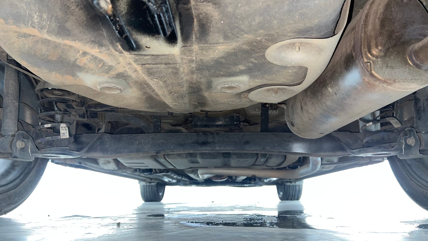 Used 2017 Hyundai Verna SX (O) 1.6 VTVT AT Petrol Automatic extra REAR UNDERBODY VIEW (TAKEN FROM REAR)