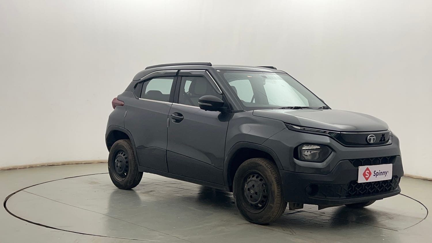 Used 2024 Tata Punch Pure MT Petrol Manual exterior RIGHT FRONT CORNER VIEW
