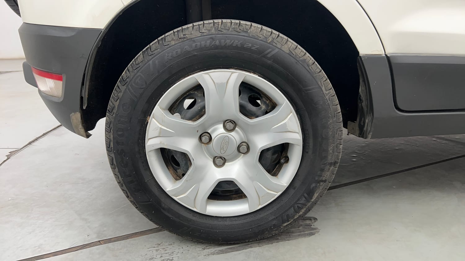 Used 2017 Ford EcoSport Trend 1.5L TDCi Diesel Manual tyres RIGHT REAR TYRE RIM VIEW