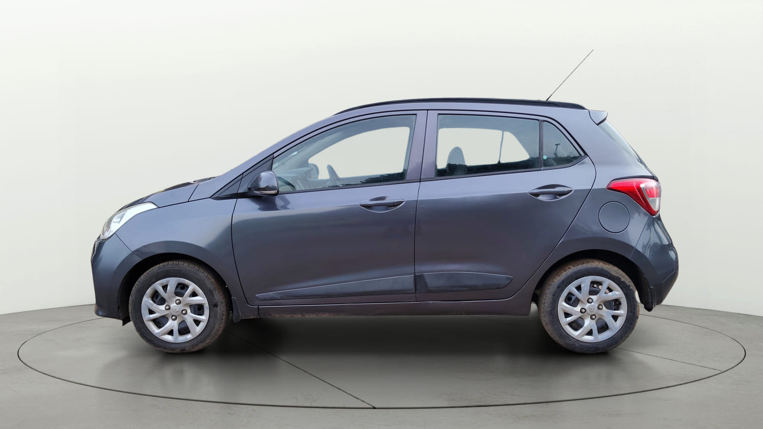 Used 2017 Hyundai Grand i10 Sportz (O) 1.2 Kappa VTVT Petrol Manual exterior LEFT SIDE VIEW