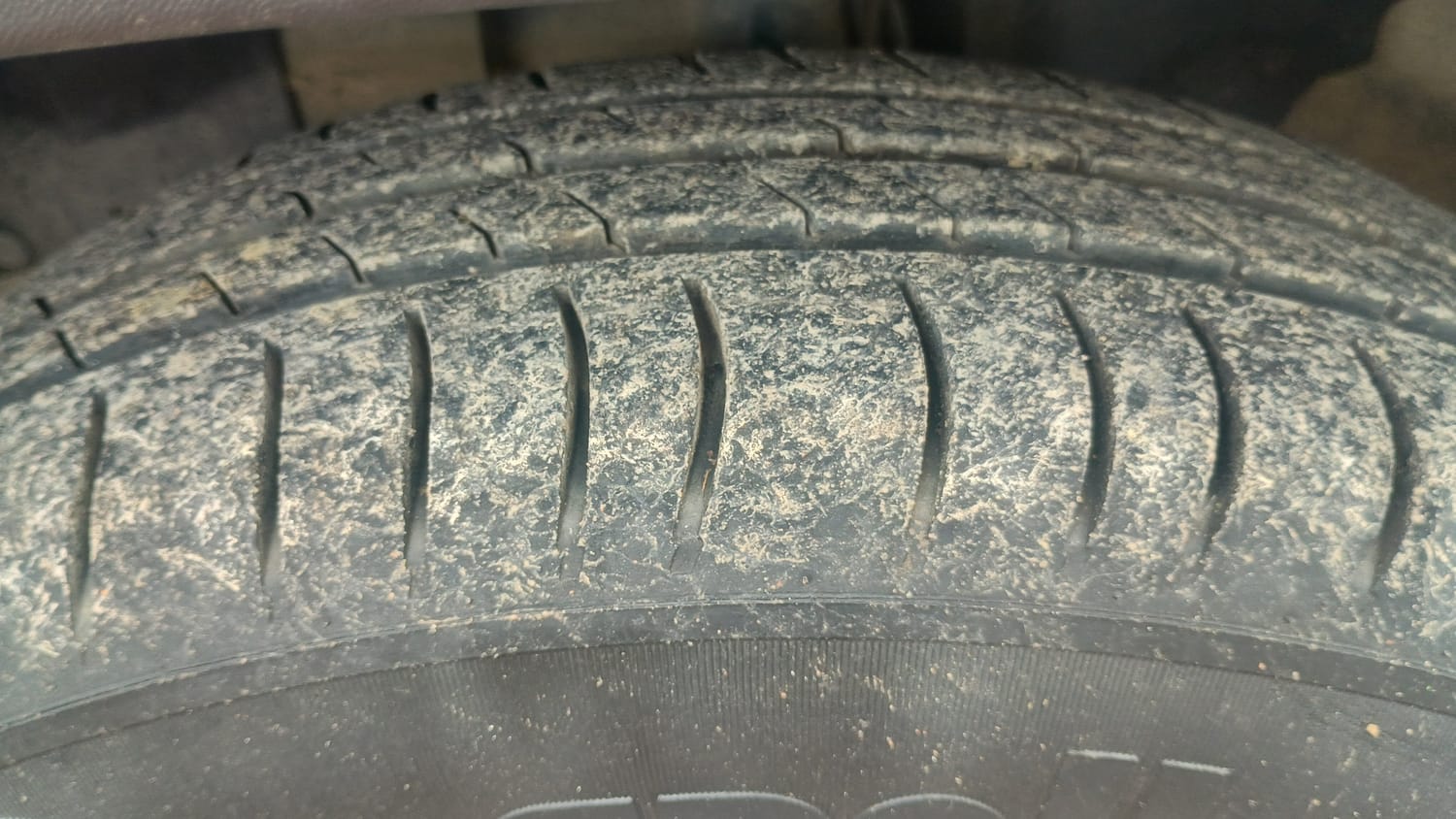 Used 2019 Renault Kwid RXT Opt Petrol Manual tyres LEFT FRONT TYRE TREAD VIEW
