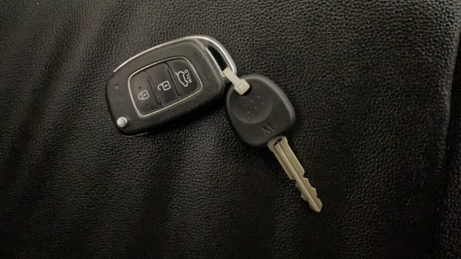 Used 2017 Hyundai Elite i20 Asta 1.2 Petrol Manual extra CAR KEY VIEW