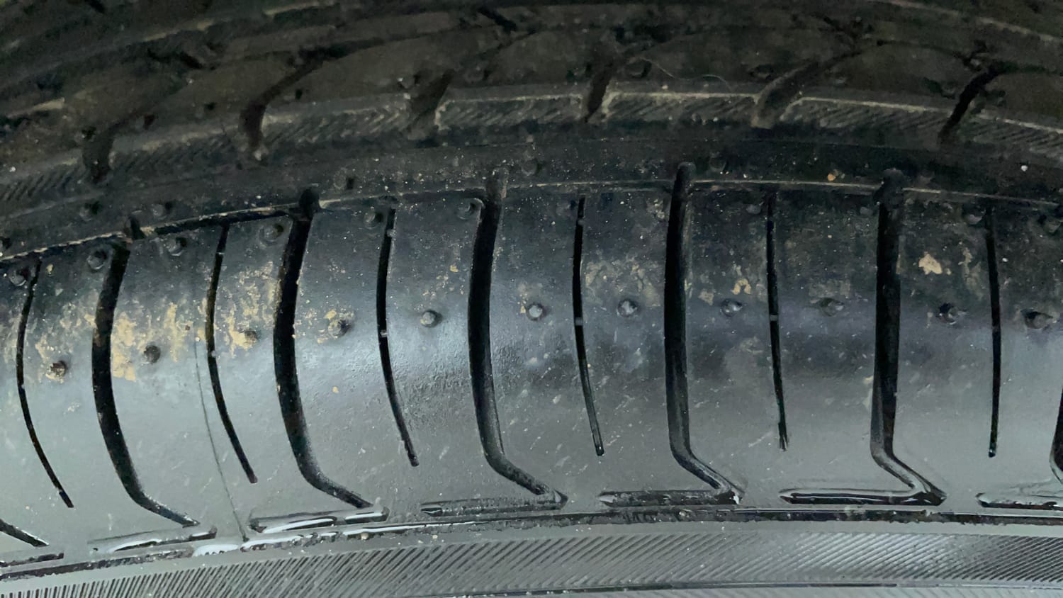 Used 2023 Renault Kwid RXT 1.0 AMT Petrol Automatic tyres RIGHT REAR TYRE TREAD VIEW