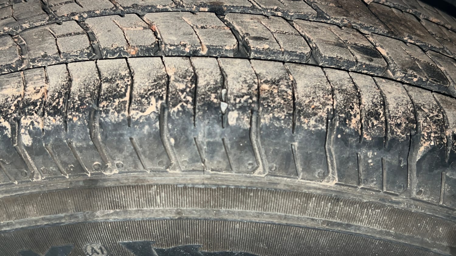 Used 2013 Maruti Suzuki Swift VXi Petrol Manual tyres LEFT REAR TYRE TREAD VIEW