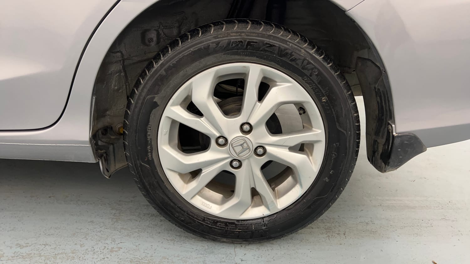 Used 2021 Honda Amaze 1.2 V MT Petrol Petrol Manual tyres LEFT REAR TYRE RIM VIEW