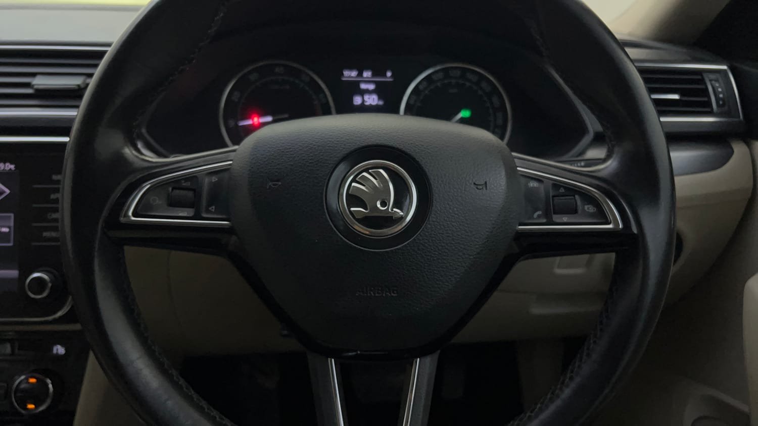 Used 2018 Skoda Superb Style TSI AT Petrol Automatic top_features Airbags